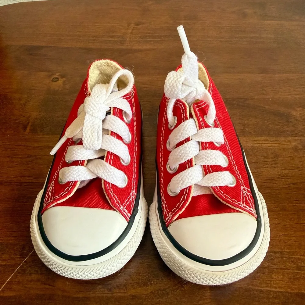 Bundle of Converse Kids Low-Top Sneakers in Red and White - Picture 9 of 15